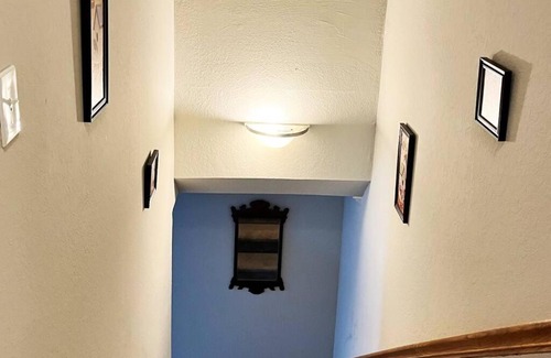 Villa Heights Apartment | 2 bdr Townhome Plaza Midwood - 10 min to uptown