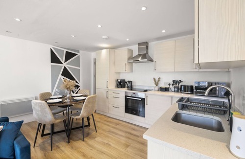 Preston Apartment | 2 BDR, Wembley Stadium, Parking, Family Friendly
