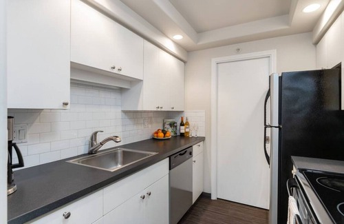 Downtown Vancouver Condo | 2 Bdrm Condo With Views of the Ocean