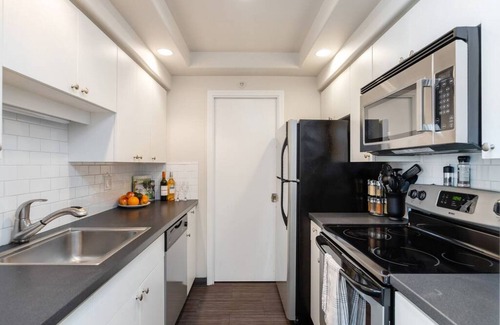 Downtown Vancouver Condo | 2 Bdrm Condo With Views of the Ocean