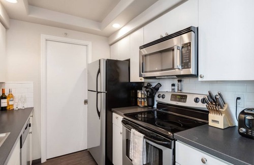 Downtown Vancouver Condo | 2 Bdrm Condo With Views of the Ocean
