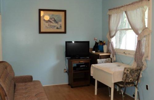 Southampton House | 2 bdrm country cottage - The Bait - Rosewood cottages