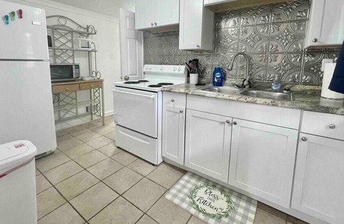 Indianapolis House | 2 Bdrm Guest Home, Huge Fully Fenced Backyard!