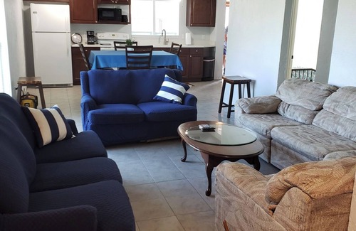 Allandale House | 2-bdrm home 2.8 miles to beach and 9 miles to speedway-Trailer parking available
