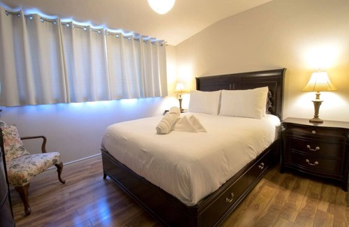 Penetanguishene House | 2 Bdrm Home-Summer Monthly Rental -Steps from Lake