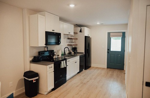Cooper-Young Historic District House | 2 bdrm in CY *Pet friendly-Inquire 1st*