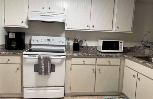 Crescent Beach Condo | 2 Bdrm Ocean view just steps away from Crescent Beach