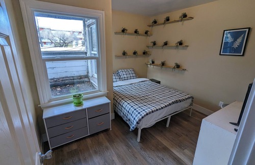 Southwest Berkeley Apartment | 2 Bdrm Private Apartment in Berkeley