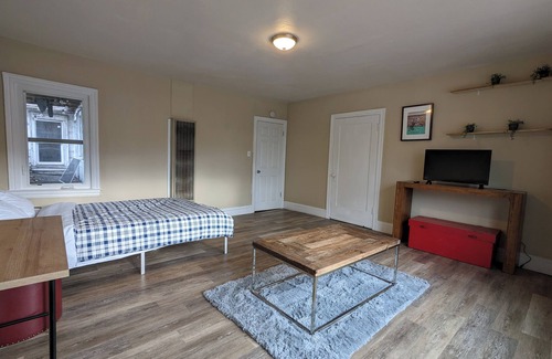 Southwest Berkeley Apartment | 2 Bdrm Private Apartment in Berkeley