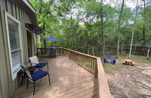 Montgomery House | 2 BDRM Treehouse Hideout- Lake Conroe with Boat ramp