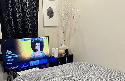 Fort George Apartment | 2 bdrm up-Manhattan. Near 1, A trains. Bk 60 days 5k rate + tax, fees,VRBO