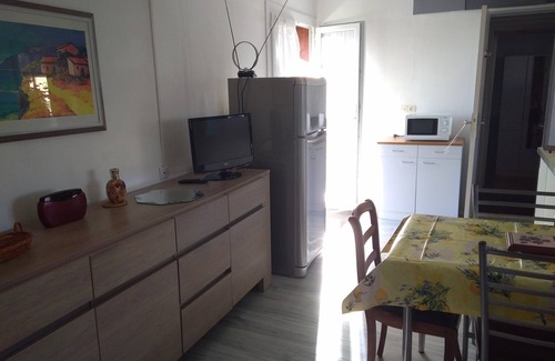 Saint-Louis-De-Montferrand House | 2 bedroom house with terrace and garden