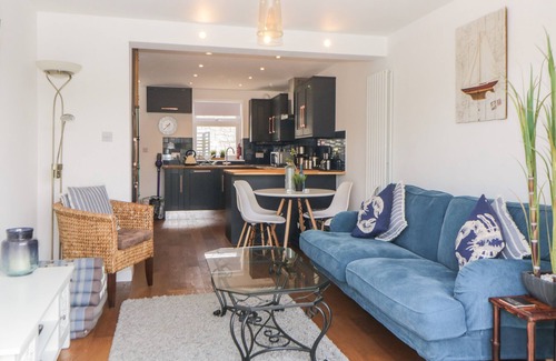 Turnchapel Cottage | 2 BEACH COTTAGE, pet friendly, character holiday cottage in Hooe