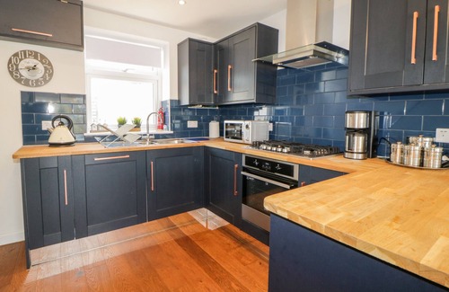 Turnchapel Cottage | 2 BEACH COTTAGE, pet friendly, character holiday cottage in Hooe