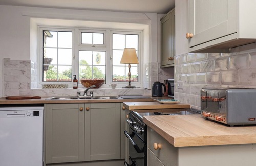 Malton Cottage | 2 BECK HOUSES, pet friendly, with a garden in Malton