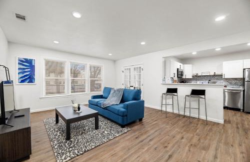 Junius Heights Apartment | 2 Bed 1 Bath Condos near Lakewood