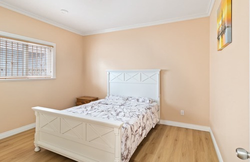 Seafair House | 2 bed 1 bath cozy suite