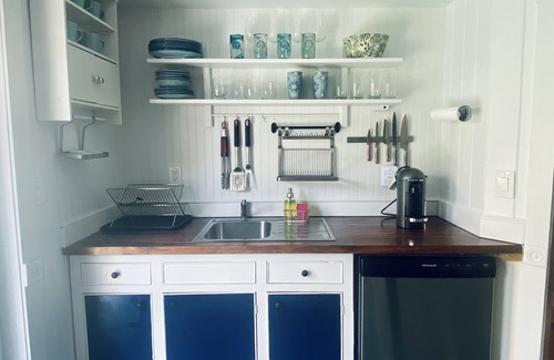 Mango Groves Cottage | 2 Bed/1 Bath Historic Cottage Near the Beach w/Pool-Bikes-WiFi-Cute & Cozy!