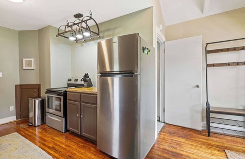 Sunnyside House | 2 Bed 1 Bath home by College Hill and Hospitals