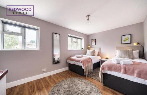 Alton House | 2 Bed 1 Bath House, Perfect for Corporate, Contractors & Families FREE Parking, Garden, Netflix By REDWOOD STAYS