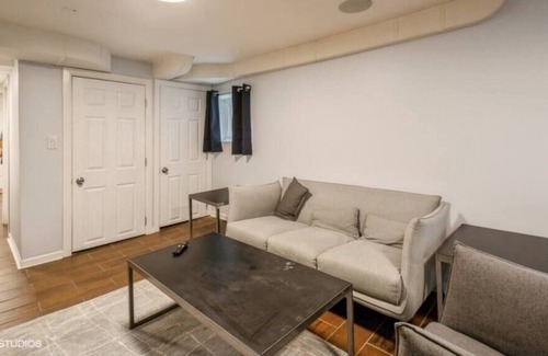 Chicago Apartment | 2 Bed / 1 Bath near O'Hare