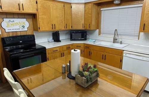 Richfield House | 2-Bed, 1-Bath Quiet Home near MTB trails, city parks, ATV Trails, National Parks