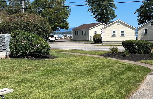 Gilford Condo | 2 Bed/1 Bath Saunders Bay Gilford with boat slip. Walk to Meadowbrook for a show
