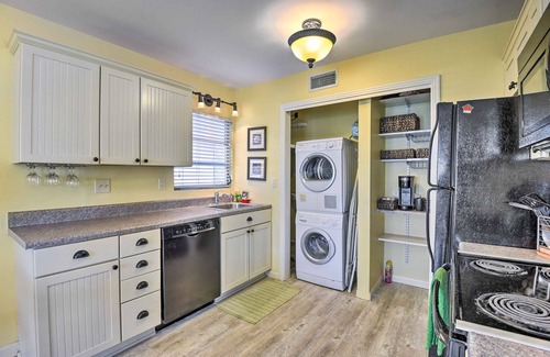 Nokomis House | 2 Bed 1 Bath Walk to Nokomis Beach
