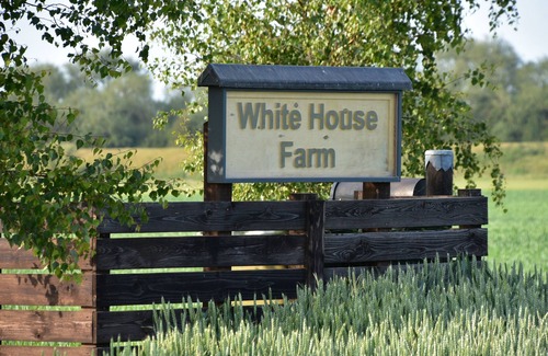 Langrick Cottage | 2-bed 18th Century Barn - Sleeps 6 - Pet Friendly