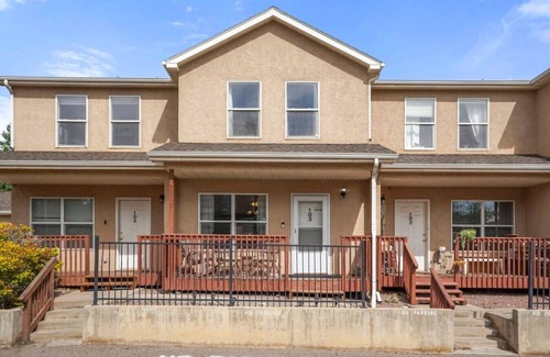 Pueblo House | 2 bed 2.5 bath close to shopping, restaurants and more