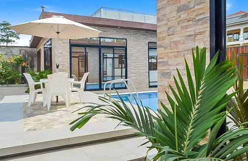 Monrovia Villa | 2 Bed/2.5 Bath Villa (Rubi)