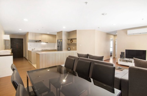 Ratchadaphisek Apartment | 2 Bed/2 Bath Apartment/Biggest Pool/WiFi