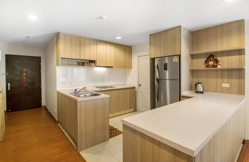 Ratchadaphisek Apartment | 2 Bed/2 Bath Apartment/Biggest Pool/WiFi
