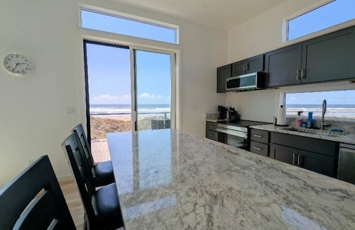 Florence House | 2 bed, 2 bath beach front new construction.