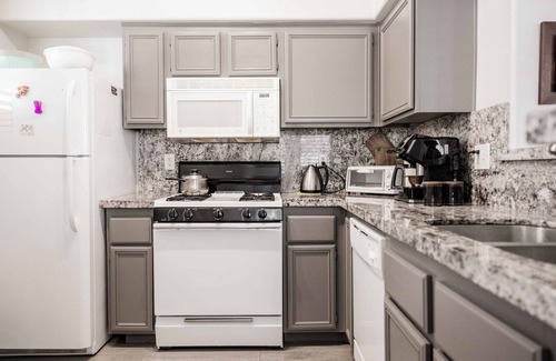 Rhodes Ranch House | 2 Bed 2 Bath - Beautiful Pool, Gym, Game Room