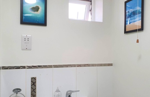 Swindon Apartment | 2 Bed 2 Bath, Central Old Town w/Parking, Sleeps 5