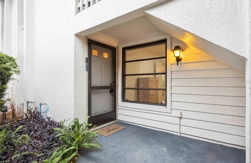 Venice Condo | 2 Bed 2 Bath Condo on Golf Course in Quiet Safe Community, 4 Miles to Beach