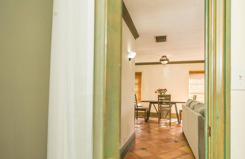 Parrot Cove Apartment | 2 Bed, 2 Bath Downtown Lake Worth Villa by Golf Course and Intracoastal