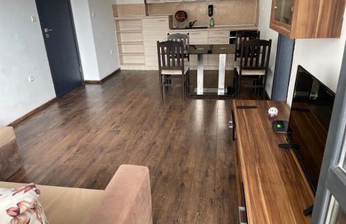Golden Sands Apartment | 2-bed,2-bath, free private parking