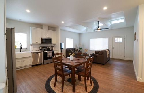 Eastside House | 2 Bed 2 Bath Gated House With Outdoor Space