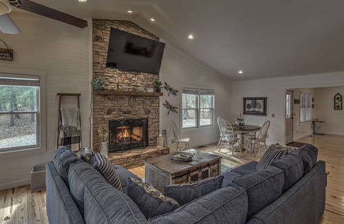 Blairsville Cabin | 2 Bed 2 Bath in the Blue Ridge Mtns.