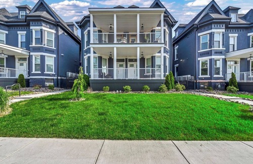Front Park Apartment | 2 Bed 2 Bath + In-Unit laundry + Gated parking 3B