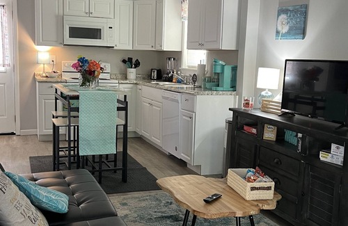Covington House | 2 bed/2 bath less than 1/2 mile from the square