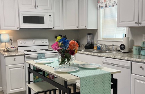 Covington House | 2 bed/2 bath less than 1/2 mile from the square
