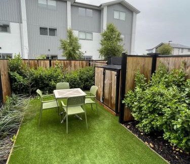 Upper Riccarton House | 2 Bed 2 Bath Retreat