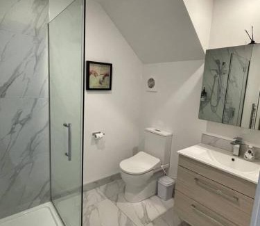Upper Riccarton House | 2 Bed 2 Bath Retreat