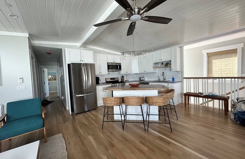 Cardiff-by-the-Sea Apartment | 2 bed 2 bath walk to the beach open July20-Aug19