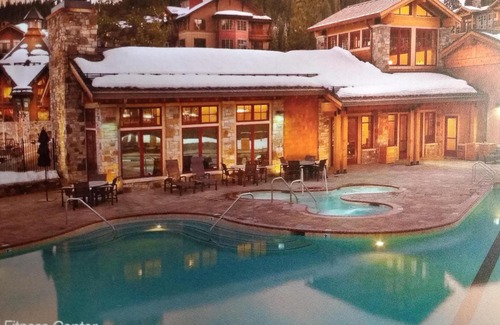 Truckee Condo | 2 bed 2 Baths, Luxury Northstar ski lodge, short walk to gondola.
