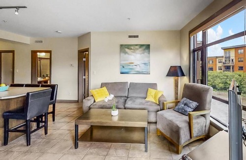 South Pandosy Apartment | 2 Bed 2 Bath Corner Unit Overlooking Pool 501