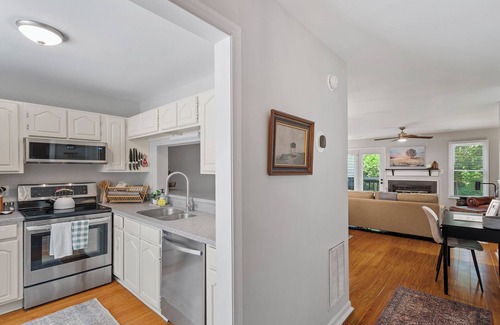 Northwest Raleigh House | 2 Bed/2 Private Bath Townhome in West Raleigh Near Umstead Park & Rex Hospital